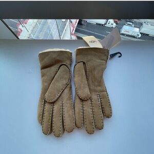 UGG Sheepskin Tech Gloves Warm Soft Exposed Seam Suede Shearling Size Medium